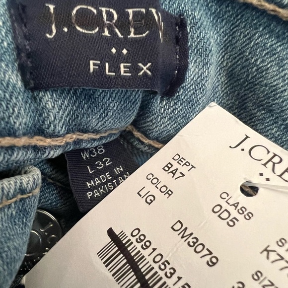 NWT - J. Crew Straight-fit jean in signature flex - Picture 4 of 4